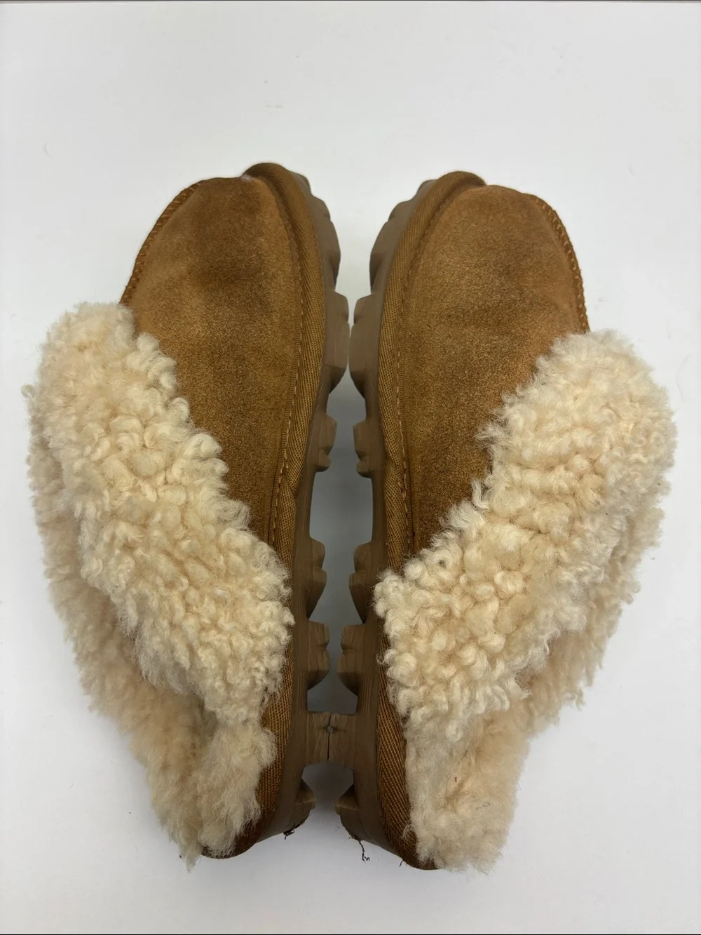 UGG cozy slippers for big girl, SZ 5, box 76